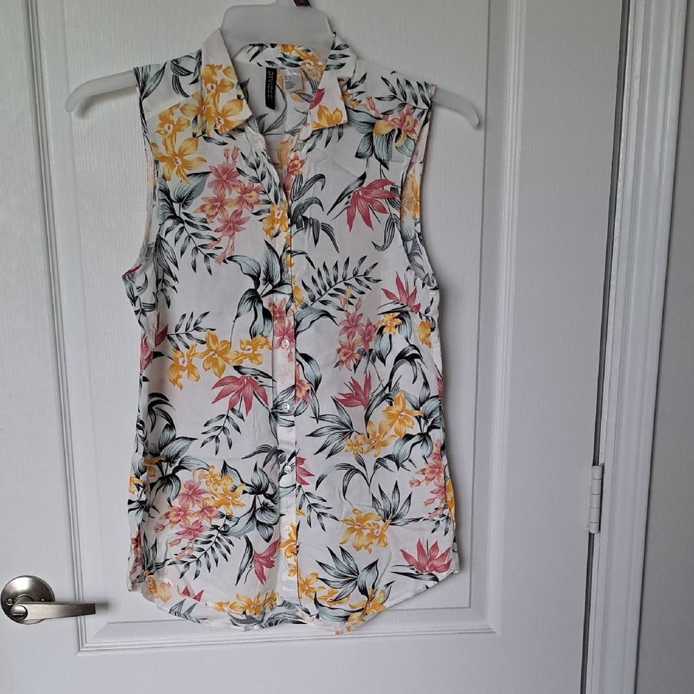 H&M White Yellow Sleeveless Button Down Shirt